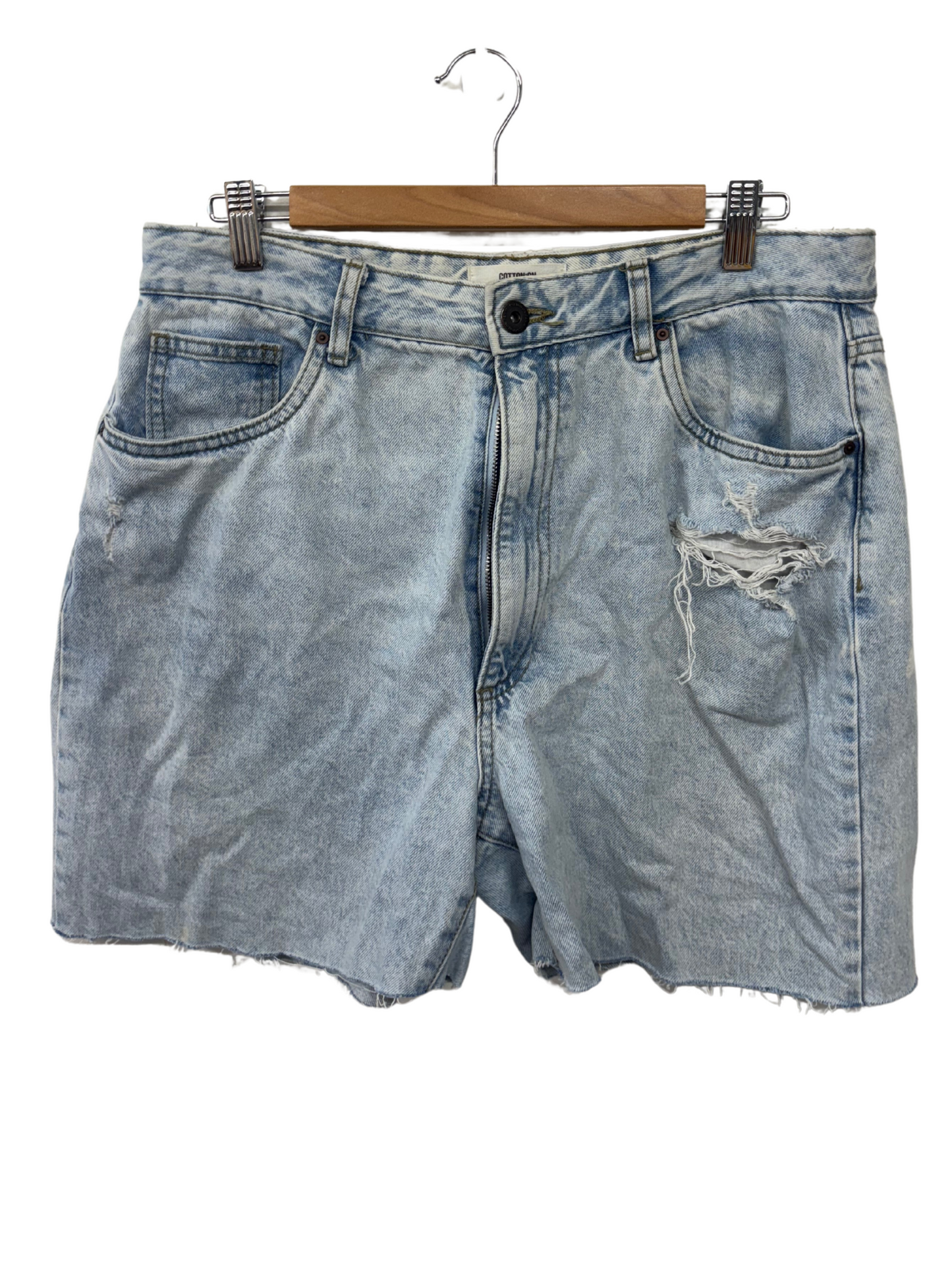 Light Blue Highwaisted Denim Shorts in 'Mom Jean Style'