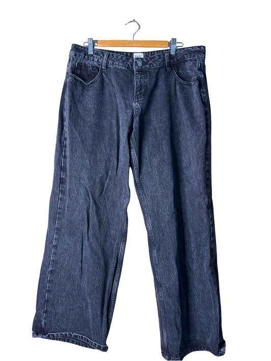 Black Low-Rise Wide Leg Jeans