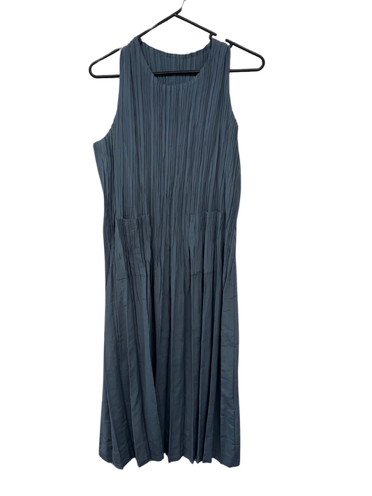 Light Blue Sleeveless Crinkle Pleated Midi Dress with Pockets