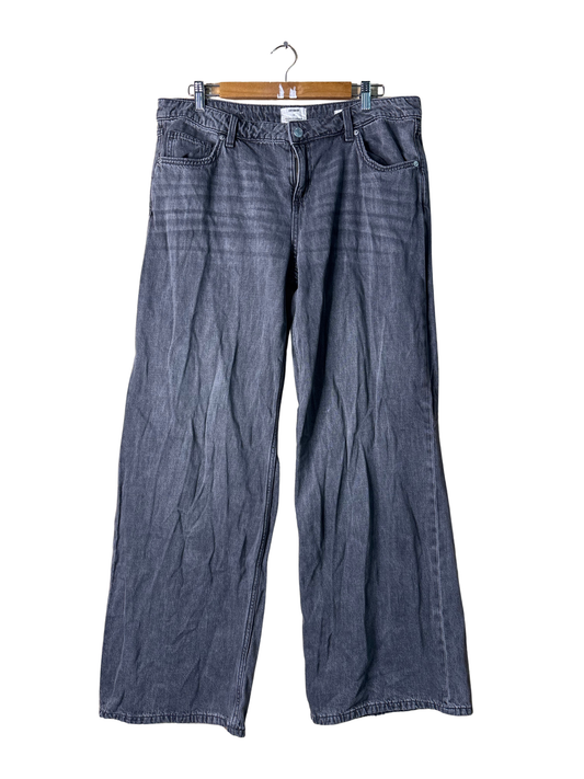 Washed Black Low-Rise Wide Leg Jeans