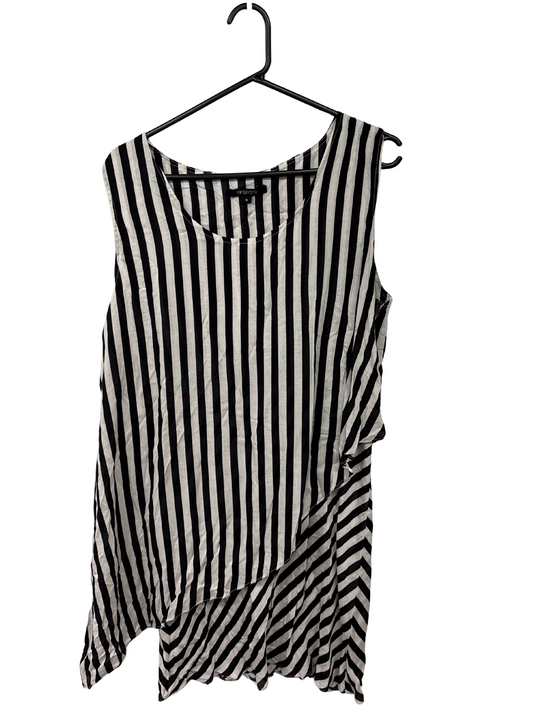 Black & White Diagonal Stripe Long Top