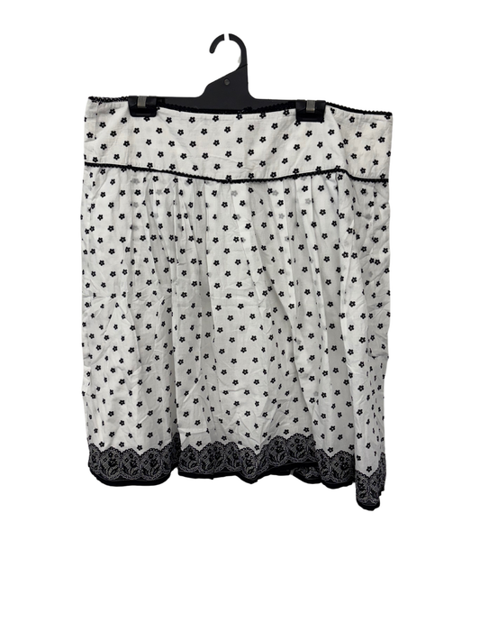 White & Black Floral & Lace Print Knee Length Skirt