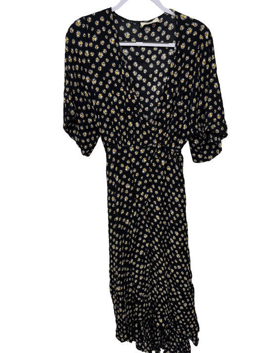 Black & White Daisy Print Short Sleeve Midi/Long Wrap Dress