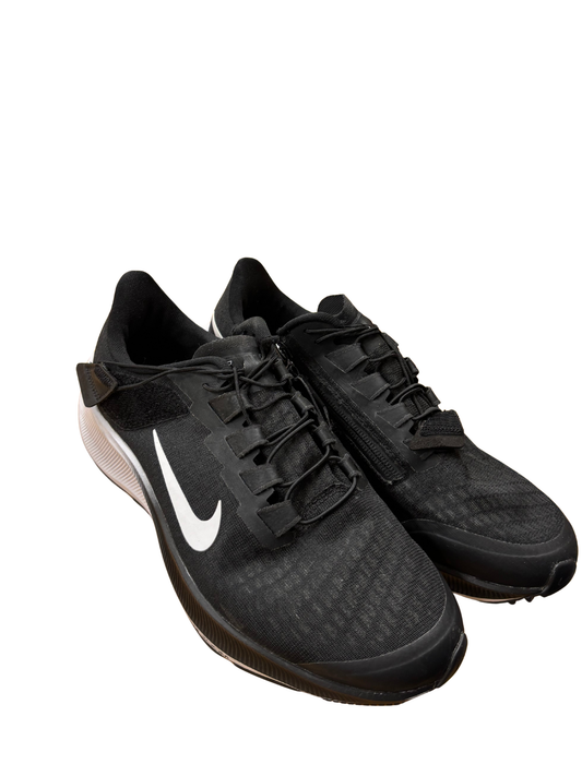 Black & White Lowcut Sneakers