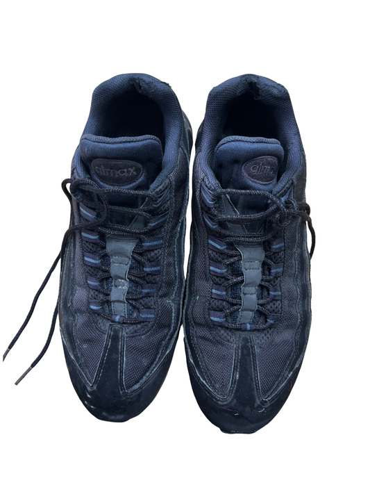 Black Sneakers in 'Airmax' Style