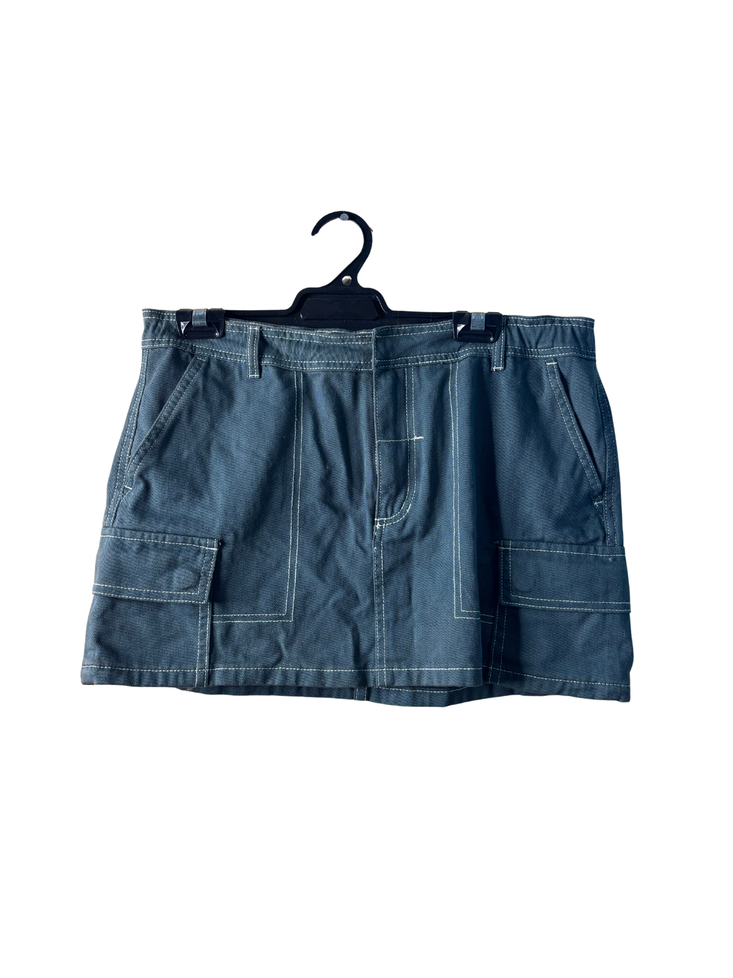 Green Low-Rise Cargo Mini Skirt with Contrast Stitching
