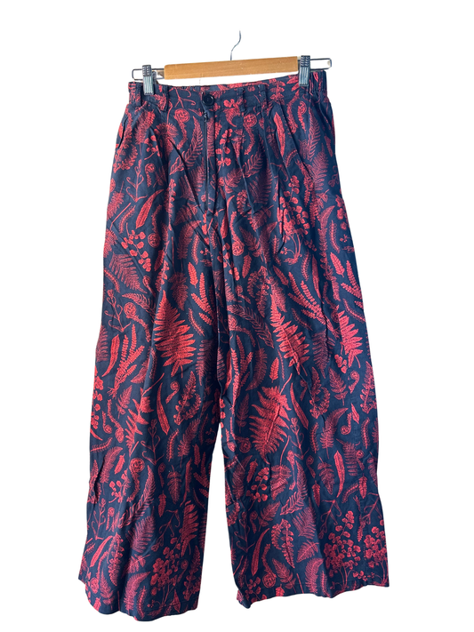 Black & Red Fern Leaf Pattern Wide Leg 3/4 Pants