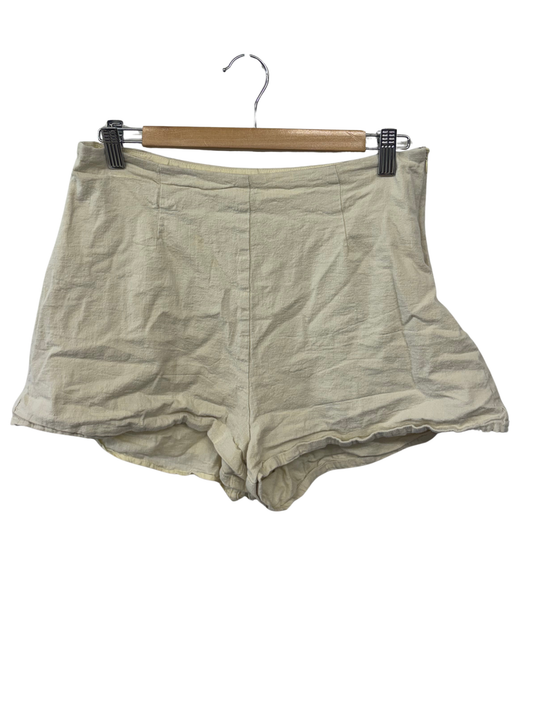 Cream Highwaisted Shorts